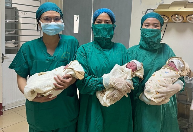 Sản phụ Hà Tĩnh mang 3 thai tự nhiên cùng trứng hiếm gặp