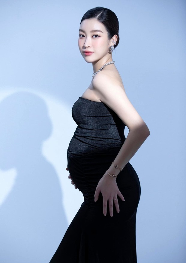 Hoa hậu Đỗ Mỹ Linh lần đầu công bố ảnh mang thai con đầu lòng