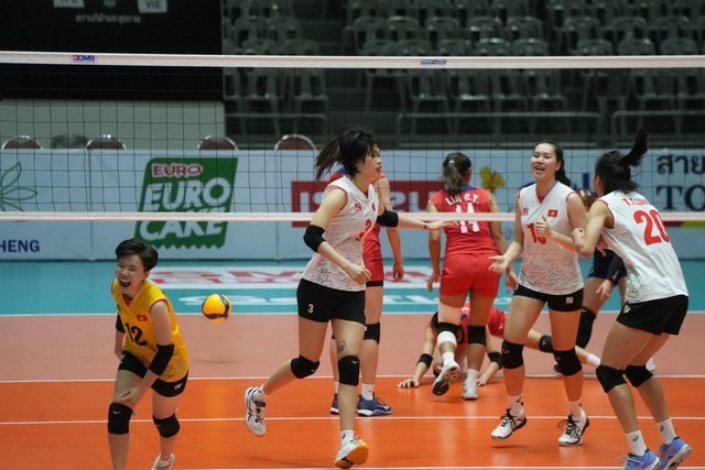 Bóng chuyền nữ Việt Nam vào vòng loại thứ hai với ngôi nhất bảng, tiến gần bán kết giải châu Á