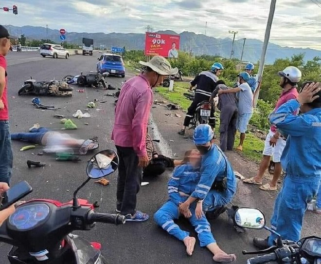 Hiện trường vụ tài xế 16 tuổi gây tai nạn ở Bình Thuận. Ảnh: vietnamnet.vn