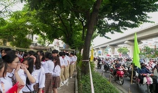 Khai giảng năm học mới, đường TP.HCM, Hà Nội ùn tắc nghiêm trọng