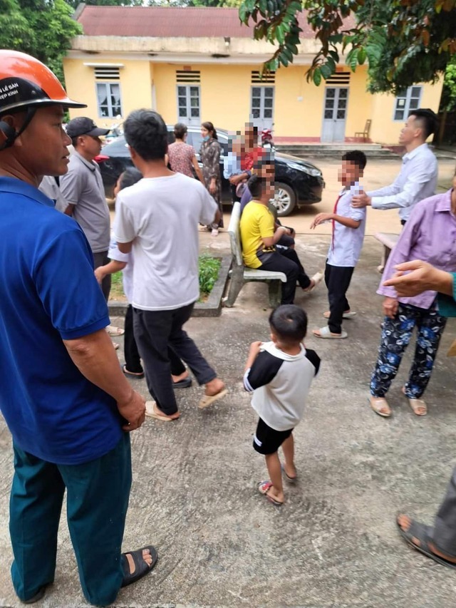 Thanh Hóa: Nổ bóng bay trong lễ khai giảng, 6 học sinh bị thương phải nhập viện
