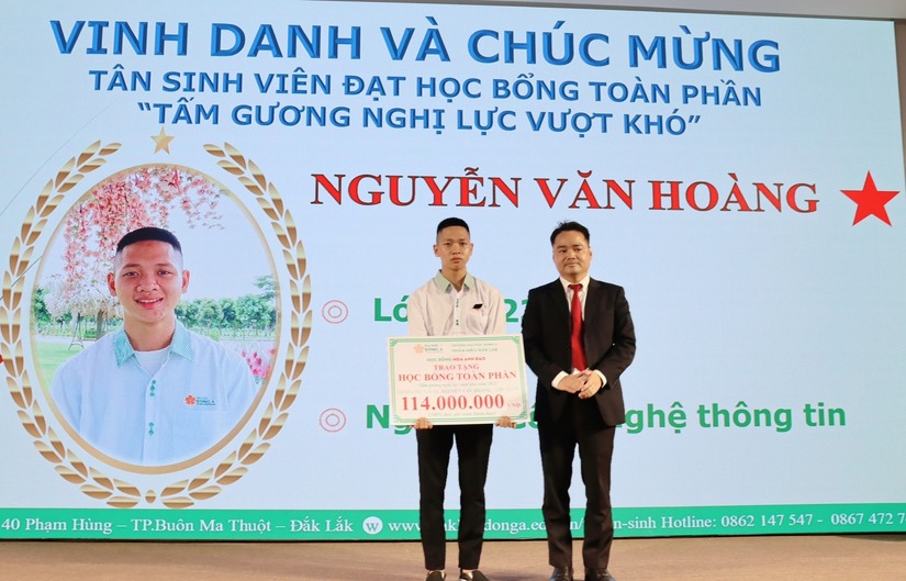 Trao học bổng toàn phần cho con trai liệt sĩ hy sinh trong vụ khủng bố ở Đắk Lắk