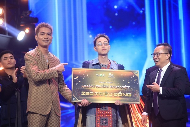 Trở thành quán quân Rap Việt, Double2T dùng tiền thưởng khao cả làng