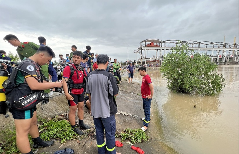 Tìm thấy thi thể 2 nam học sinh bị nước cuốn trôi khi tắm sông ở Trà Vinh