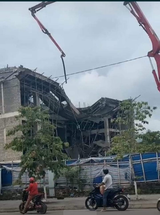 Sập công trình Trung tâm Văn hóa 50 tỷ đồng trong lúc đang đổ bê tông