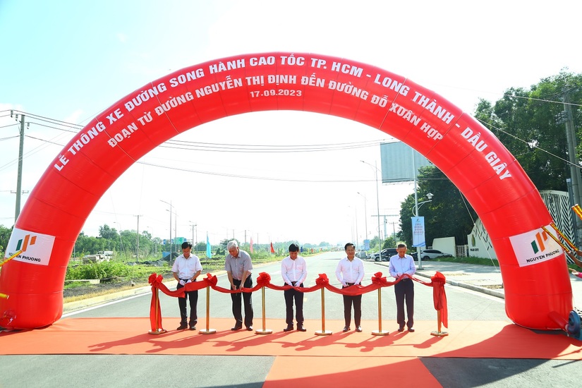 Nghi thức cắt băng, chính thức thông xe đường song hành cao tốc TP.HCM – Long Thành – Dầu Giây.