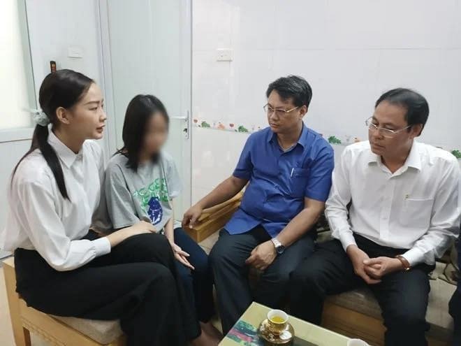 Bảo Ngọc tiết lộ em gái mới nhận nuôi sau vụ cháy chung cư ở Hà Nội đã trở lại trường học