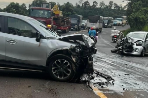 Mazda CX5 va chạm mạnh với xe tập lái: Thầy dạy lái tử vong
