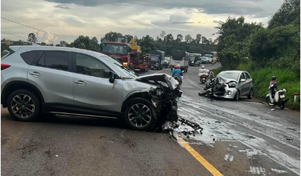 Mazda CX5 va chạm mạnh với xe tập lái: Thầy dạy lái tử vong