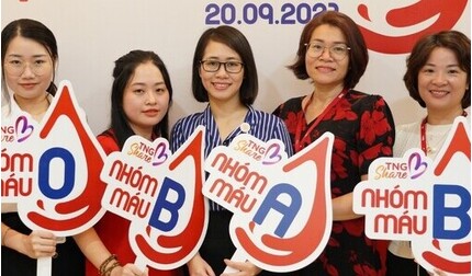 Người TNG Holdings Vietnam mang 'giọt thương' gửi vào ngân hàng máu