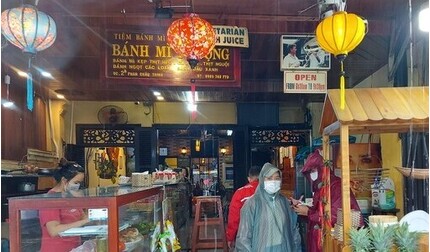 Đề nghị xử lý tiệm bánh mì Phượng khi để xảy ra ngộ độc với hơn 300 người