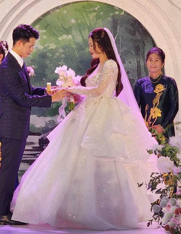 Đình Trọng và nàng WAG Huyền Trang tổ chức đám cưới tại Hà Nội