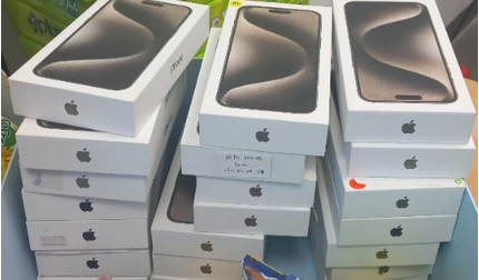 Nam hành khách xách 20 iPhone 15 Promax nhập lậu: Tạm giữ toàn bộ lô hàng