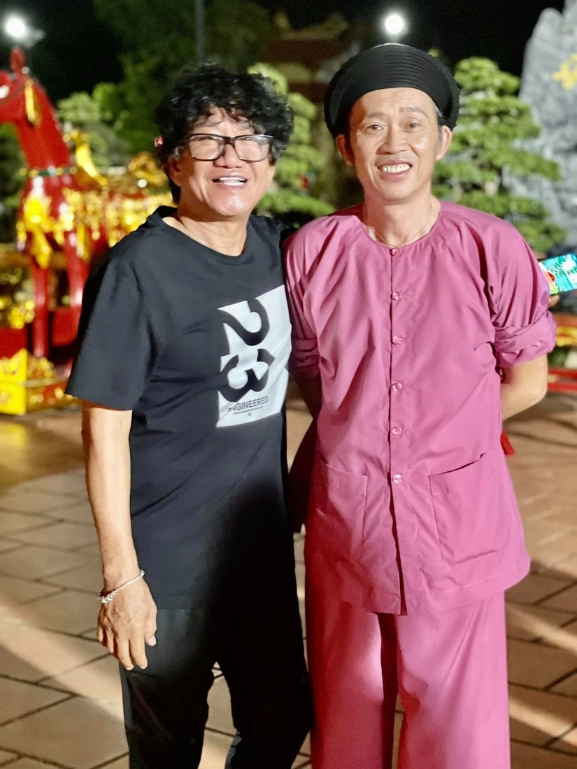 Hoài Linh lộ diện sau phiên tòa xử bà Nguyễn Phương Hằng