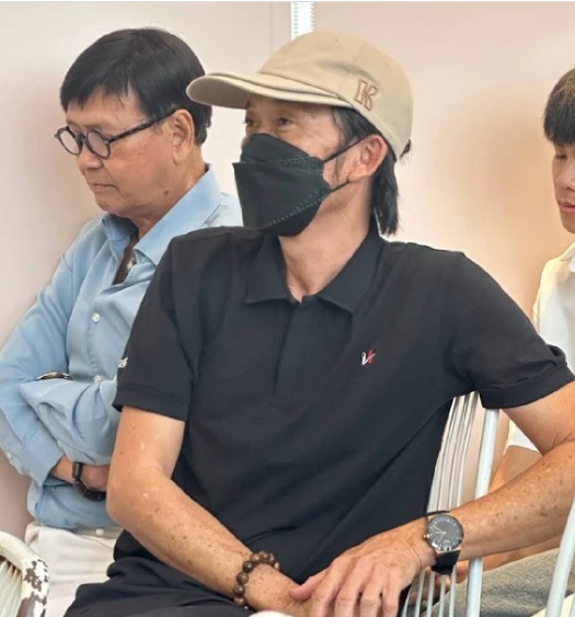 Hoài Linh lộ diện sau phiên tòa xử bà Nguyễn Phương Hằng