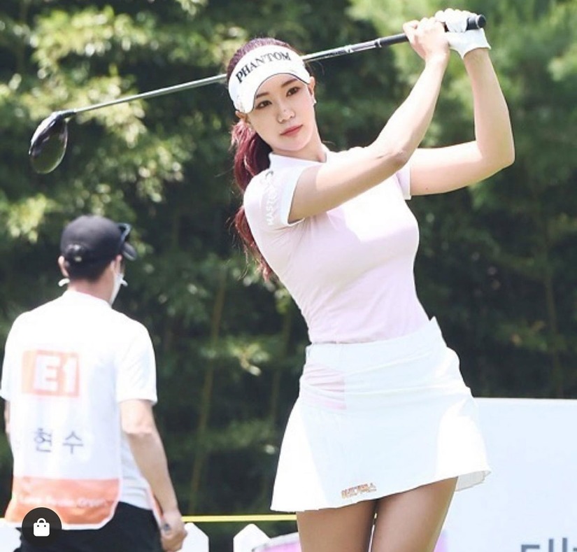 Golf thủ nóng bỏng người Hàn Quốc gây sốt tại ASIAD 2023