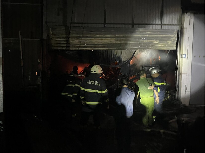 Hà Nội: Cháy nhà xưởng ở La Phù, Hoài Đức, khói bốc cao hàng chục mét