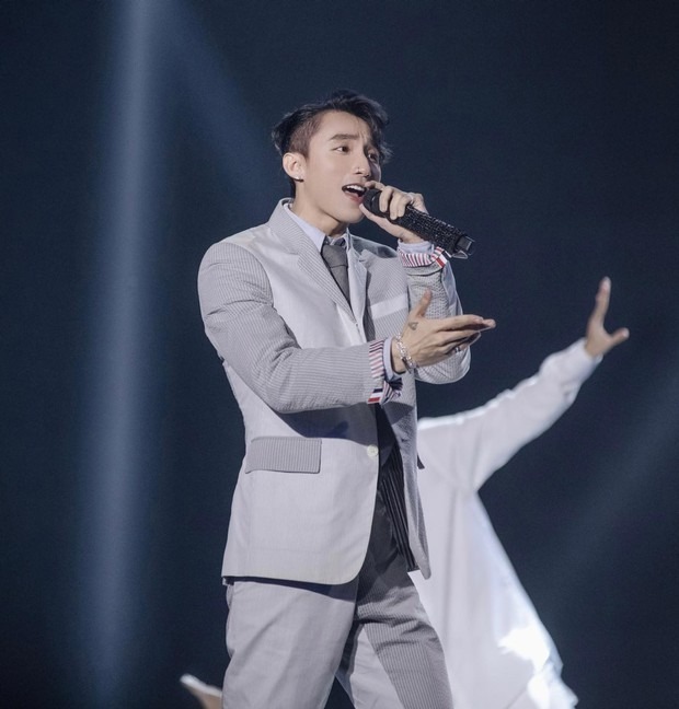 Bị loại từ vòng 'gửi xe' Vietnam Idol nhưng Sơn Tùng, Đông Nhi vẫn thành thần tượng đình đám