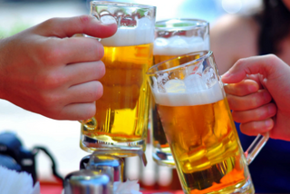 5 cách uống bia không say, anh em nên 'bỏ túi' ngay