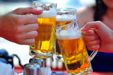 5 cách uống bia không say, anh em nên 'bỏ túi' ngay