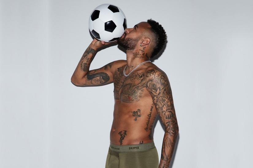Neymar 'gây sốt' khi quảng cáo đồ lót của Kim Kardashian