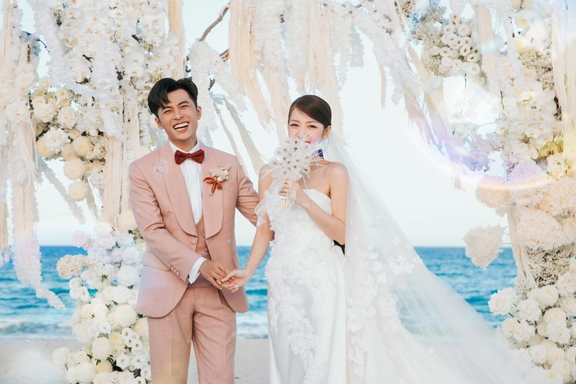 Puka và Gin Tuấn Kiệt bật khóc vì hạnh phúc trong đám cưới trước sự chứng kiến của dàn sao 'khủng'