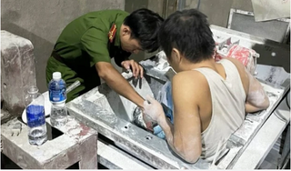 Cứu nam công nhân ở Đồng Nai bị kẹt chân vào máy trộn bột xi măng