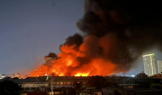 Điều tra nguyên nhân vụ cháy kho hàng 2.000m2 tại TP.HCM
