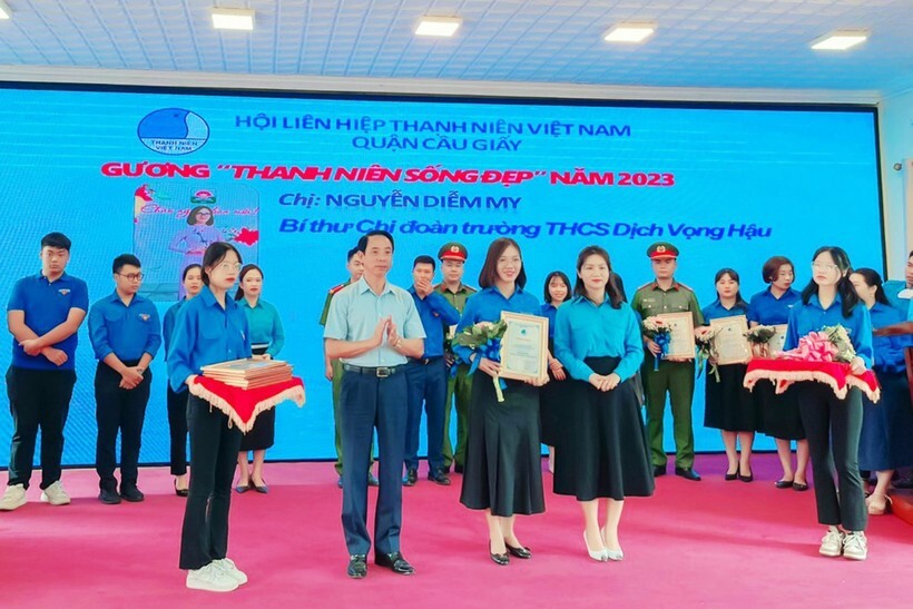 Nữ nhà giáo truyền lửa cho học trò được tuyên dương 'Thanh niên sống đẹp'