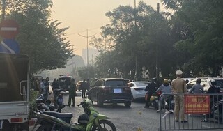 Hà Nội: Người đi bộ tử vong tại chỗ sau va chạm với ô tô Mercedes lúc sáng sớm