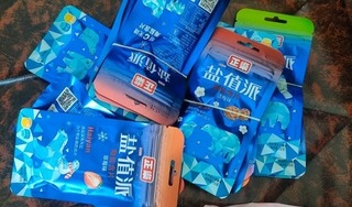 Ăn kẹo lạ mua trước cổng trường, 5 học sinh ở Quảng Ninh phải đi cấp cứu