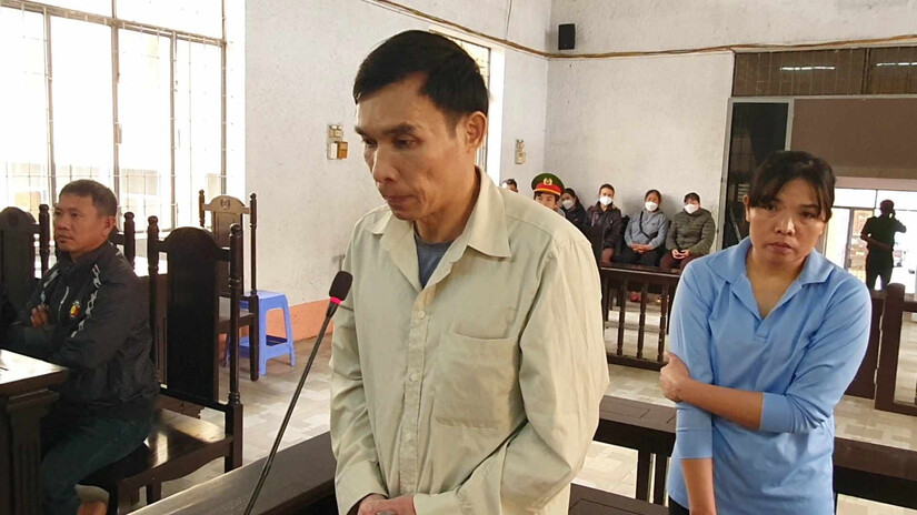 Đắk Lắk: Cặp vợ chồng làm giả sổ đỏ lừa đảo chiếm đoạt gần 1 tỷ đồng bị xử phạt 34 năm tù giam