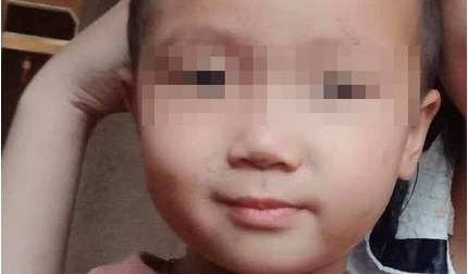 Bé trai 2 tuổi mất tích sau khi ra ngoài cổng, hàng trăm người tìm chưa thấy