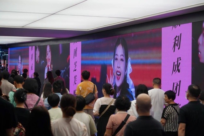 Những cuộc đổ bộ đầu tiên của nghệ sĩ Việt vào thị trường giải trí Trung Quốc