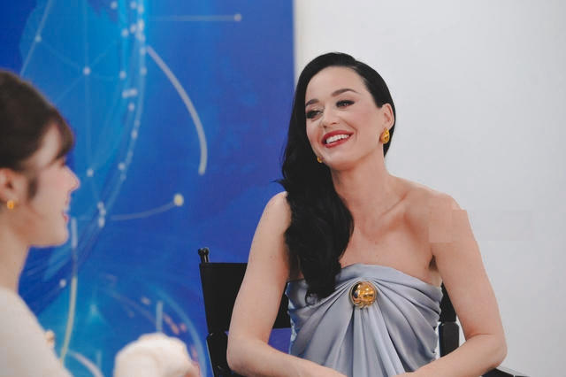 Katy Perry trổ tài nói tiếng Việt, hứa hẹn sẽ trở lại Việt Nam lưu diễn và muốn thử món bún chả Obama