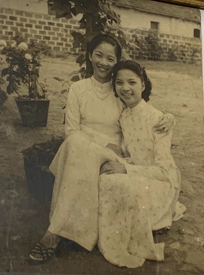 Vẻ đẹp rạng rỡ thời thiếu nữ của nghệ sĩ Lê Mai - người vừa được phong tặng Nghệ sĩ Ưu tú ở tuổi 85