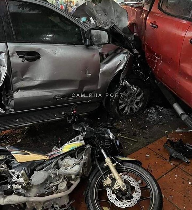 Xe bán tải tông liên hoàn khiến 3 người tai nạn tử vong tại Quảng Ninh
