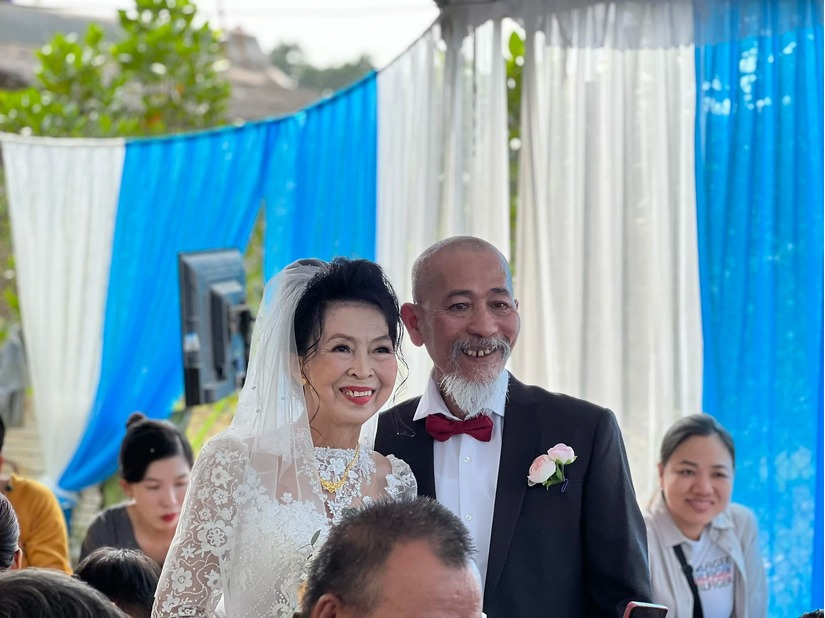 Xôn xao đám cưới tại TP.HCM: Chú rể U.70 từ Mỹ về đám cưới cùng tình đầu 62 tuổi