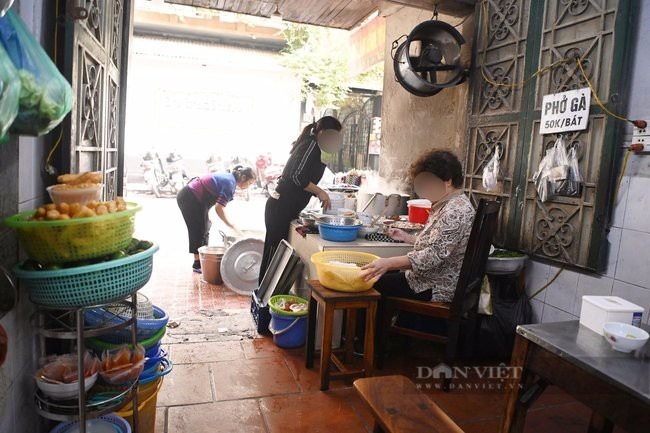 Công an vào cuộc vụ người khuyết tật tố bị 2 quán phở ở Hà Nội 'đuổi'