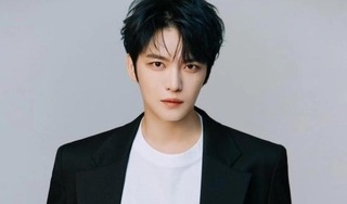 Cựu thành viên DBSK cầu cứu khi bị fan cuồng quấy rối 20 năm