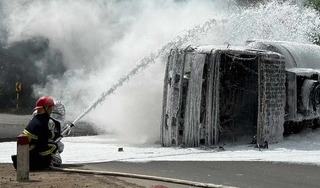 Đắk Lắk: Điều tra vụ xe bồn chở xăng bốc cháy trên Quốc lộ 26
