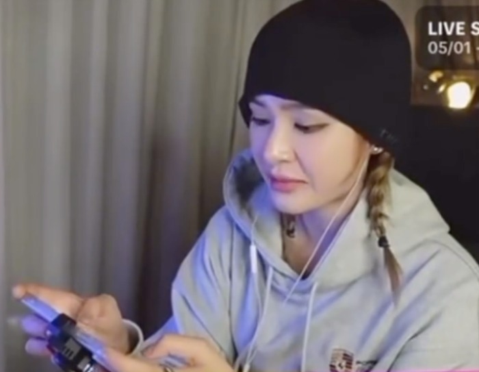 Hiền Hồ bất ngờ chia sẻ bị trầm cảm, phải uống thuốc mỗi ngày trước khi ngủ