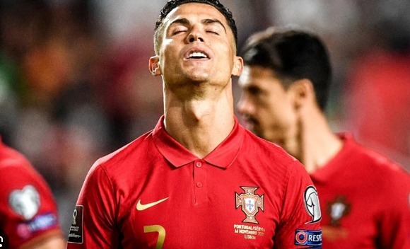 Ronaldo lọt Top 10 ngôi sao bóng đá bị ghét nhất thế giới