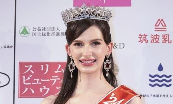 Hoa hậu Nhật Bản trả lại vương miện sau 15 ngày đăng quang