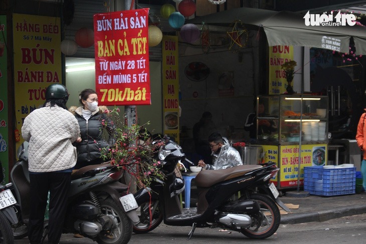 Nhiều quán cà phê, quán ăn, nhà hàng Hà Nội mở xuyên Tết