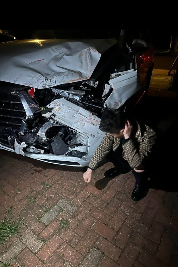 Ca sĩ Du Thiên bị tai nạn giao thông ngay mùng 1 Tết, xe hư hỏng nghiêm trọng