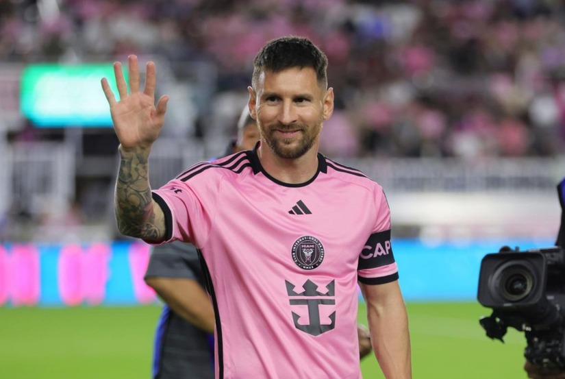 Messi tự quay video giải thích lý do không thể ra sân trong trận giao hữu tại Hong Kong 