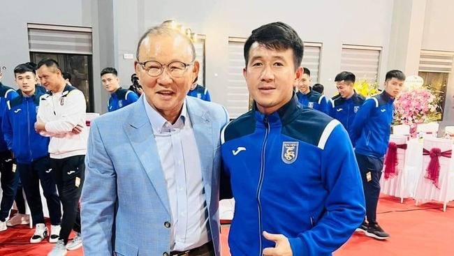 Đội bóng HLV Park Hang-seo làm cố vấn chiêu mộ tiền vệ từng đá AFC Cup