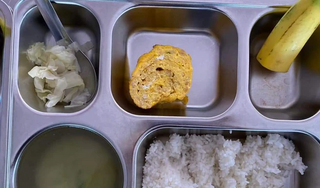 Suất ăn bán trú trường tiểu học bị phản ánh dành cho người 'giảm cân'